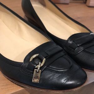 BALLET - JOAN & DAVID BALLET flat Loafers with metallic charm detail. Size 7 1/2